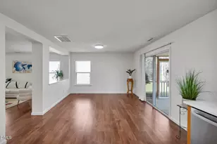 2022 Remington Oaks Cir, Cary, NC 27519 - Photo 9