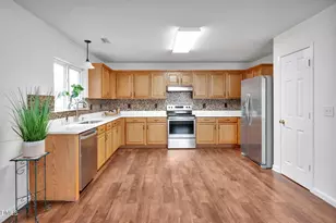 2022 Remington Oaks Cir, Cary, NC 27519 - Photo 11