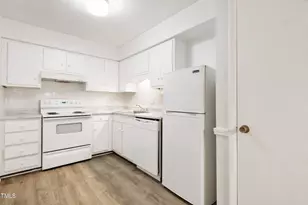 1010 Sandlin Pl, Raleigh, NC 27606 - Photo 11