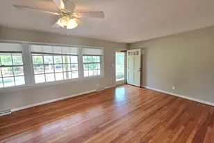 401 N Lincoln St, Benson, NC 27504 - Photo 9