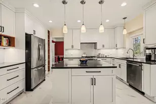 102 Woodshire Ln, Chapel Hill, NC 27514 - Photo 5