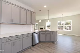 618 Melrose Ct, Sanford, NC 27330 - Photo 9