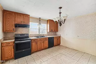 906 E Green St, Franklinton, NC 27525 - Photo 9