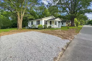 612 N 4th St, Smithfield, NC 27577 - Photo 3