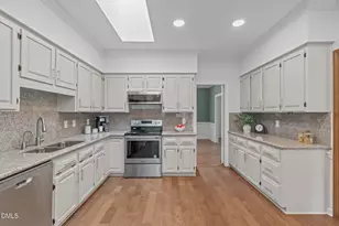 100 Planters Wood Ln, Cary, NC 27518 - Photo 19