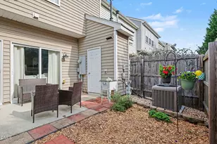 8211 Rhiannon Rd, Raleigh, NC 27613 - Photo 5