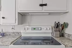 1030 Nichols Dr, Raleigh, NC 27605 - Photo 13