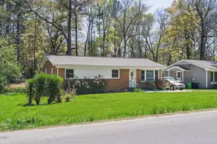 112 E Franklin St, Zebulon, NC 27597 - Photo 3