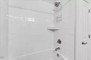 609 Crooked Pine Dr, Cary, NC 27519 - Photo 9