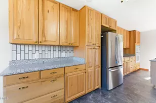 519 Riverside Dr, Burlington, NC 27217 - Photo 7