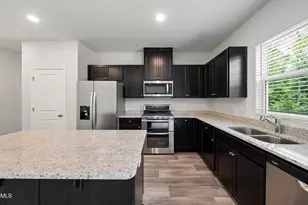 562 Brickview Ct, Sanford, NC 27330 - Photo 5