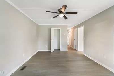 210 S Brevard Street, Selma, NC 27576 - Photo 5