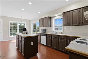 3909 La Varra Dr, Clayton, NC 27520 - Photo 9