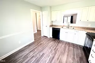 6400 Meadow View Dr, Raleigh, NC 27609 - Photo 5