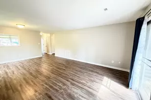 6400 Meadow View Dr, Raleigh, NC 27609 - Photo 9