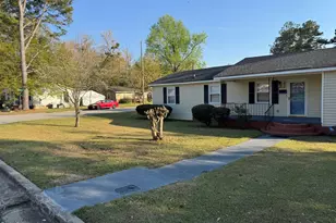 325 Tuskegee Dr, Laurinburg, NC 28352 - Photo 3