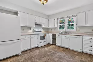 833 Kensington Dr, Cary, NC 27511 - Photo 5