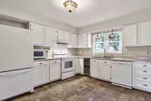 833 Kensington Dr, Cary, NC 27511 - Photo 11