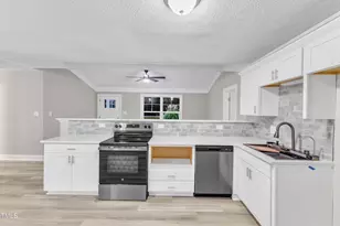 8201 Rhodes Rd, Apex, NC 27539 - Photo 11
