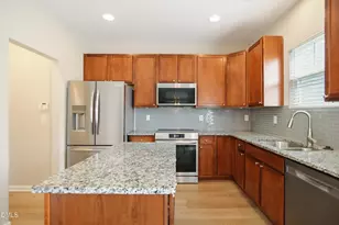 2010 Woodsdale Dr, Durham, NC 27703 - Photo 9