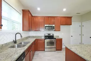 240 E Quailwood Dr, Fuquay Varina, NC 27526 - Photo 13