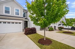 743 Creekway Dr, Fuquay-Varina, NC 27526 - Photo 3