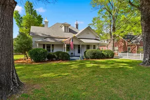 208 W Gannon Ave, Zebulon, NC 27597 - Photo 3