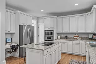 102 Ellsworth Pl, Chapel Hill, NC 27516 - Photo 5