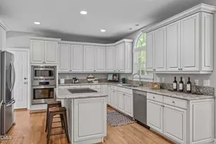 102 Ellsworth Pl, Chapel Hill, NC 27516 - Photo 3