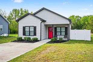 807 A Peedin St, Selma, NC 27576 - Photo 3