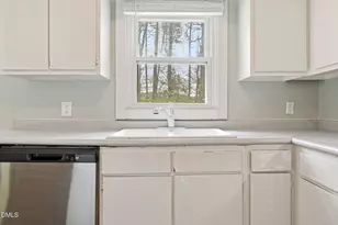 633 Sunray Dr, Clayton, NC 27520 - Photo 5