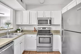 1201 Westview Ln, Raleigh, NC 27605 - Photo 11