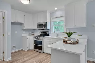 110 E Edgewood Dr, Durham, NC 27704 - Photo 9