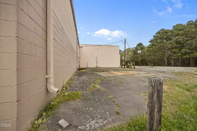 1143 E Andrews Avenue, Henderson, NC 27536 - Photo 15