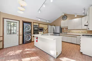 305 Plum Ln, Chapel Hill, NC 27517 - Photo 11