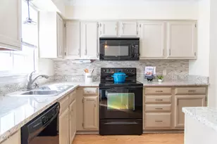 6728 Queen Annes Dr, Raleigh, NC 27613 - Photo 15