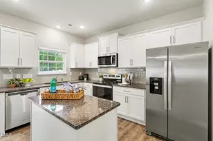 925 Winter Cress Dr, Zebulon, NC 27597 - Photo 5