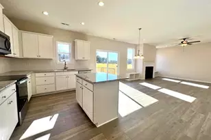 606 Springtooth Dr, Zebulon, NC 27597 - Photo 3