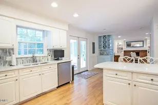 4205 Marvin Pl, Raleigh, NC 27609 - Photo 11