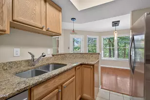 113 Abingdon Ct, Cary, NC 27513 - Photo 7