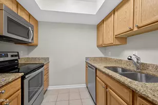 113 Abingdon Ct, Cary, NC 27513 - Photo 5