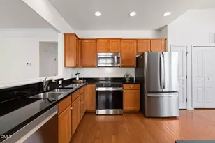 725 Bradhurst Pl, Cary, NC 27519 - Photo 5
