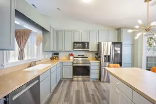 111 Breakers Pl, Cary, NC 27511 - Photo 11