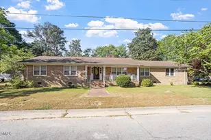 700 E Harnett St, Dunn, NC 28334 - Photo 1