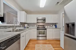 3027 Maple Ave, Burlington, NC 27215 - Photo 9