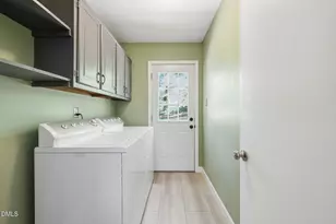 1302 Springlawn Ct, Raleigh, NC 27609 - Photo 9
