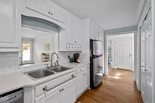 2308 Oxford Hills Dr, Raleigh, NC 27608 - Photo 13