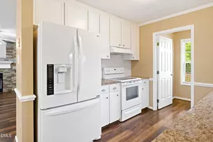 203 Lansing Dr, Benson, NC 27504 - Photo 17
