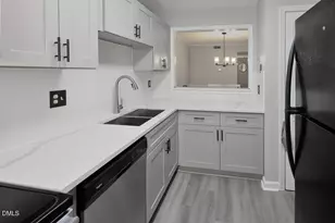 412 Oak Hollow Ct, Raleigh, NC 27613 - Photo 5