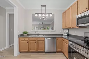 1048 Mica Lamp Ct, Apex, NC 27502 - Photo 5